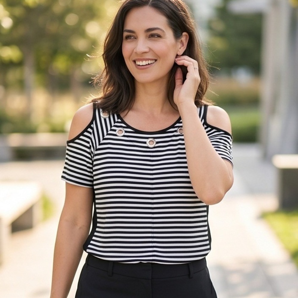 Zenergy by Chico's 3 Striped Cold‎ Shoulder Grommet Top Black White Size XL